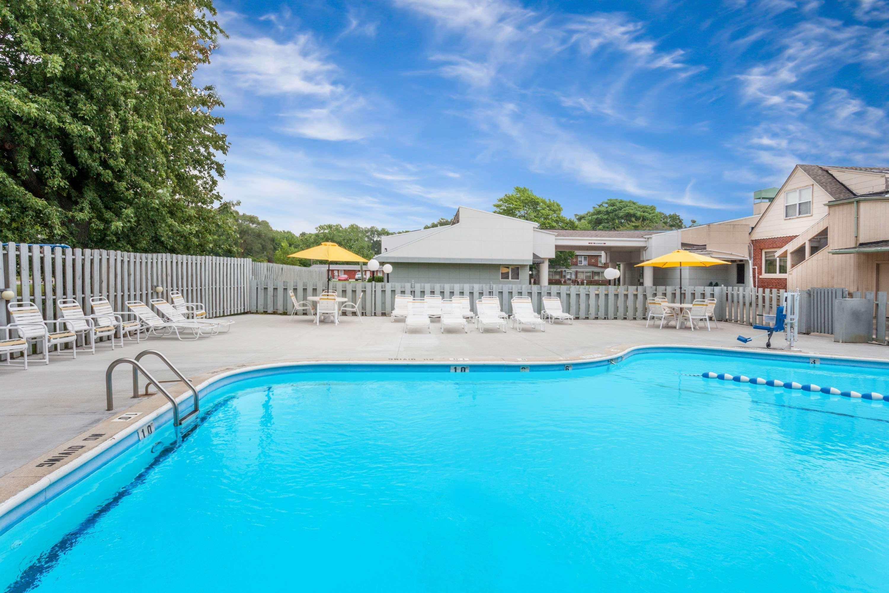 Super 8 By Wyndham Stevensville St Joseph Exterior photo